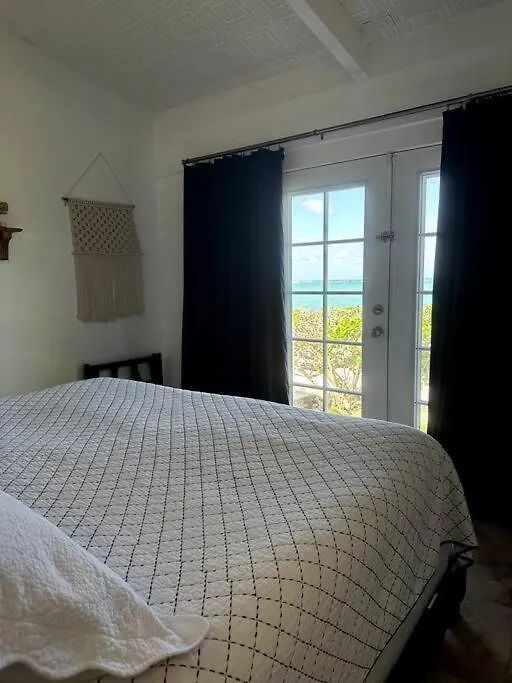 Moeʻuhane Kai Beach Front Home Hau'ula